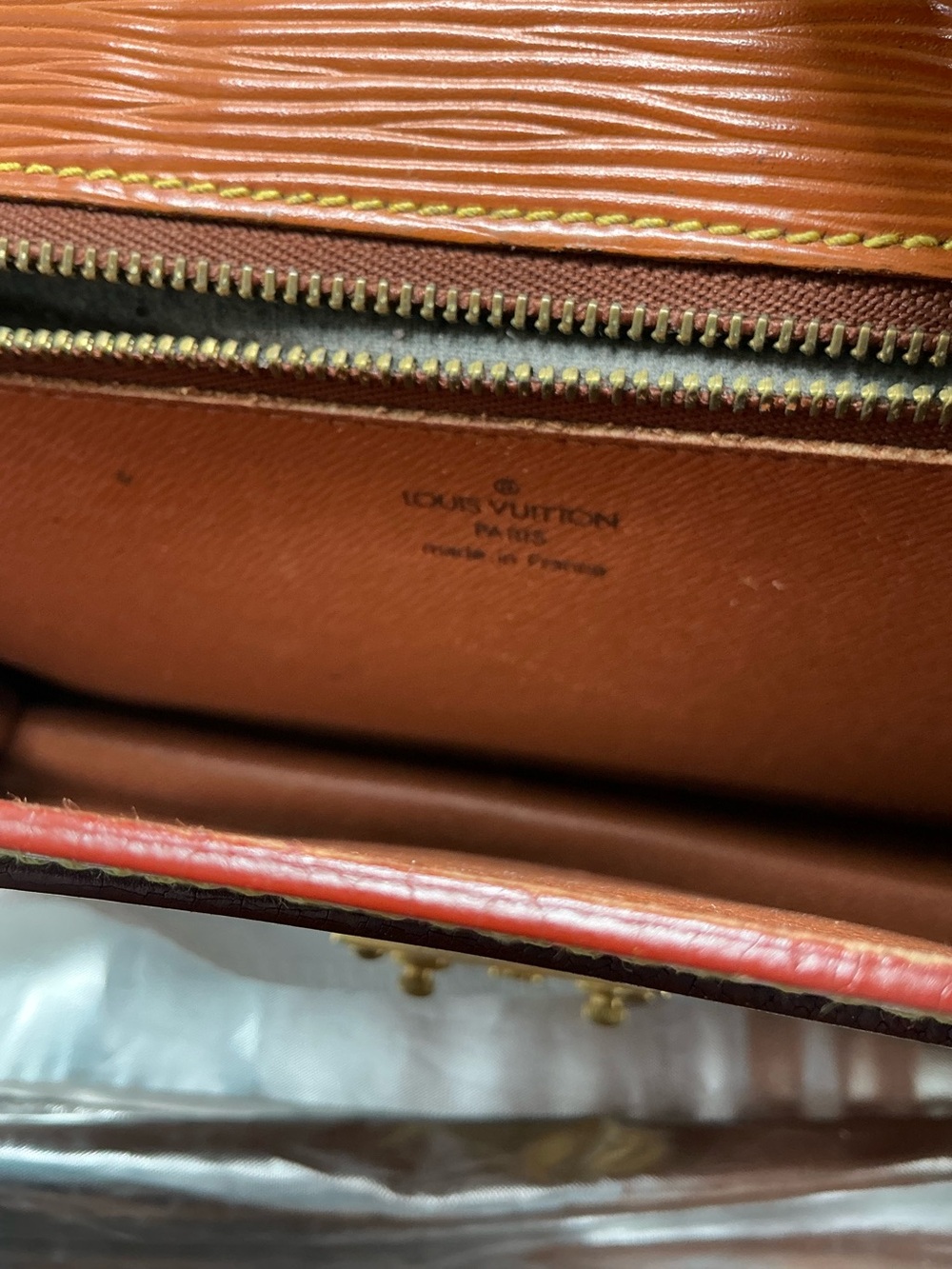 Louis Vuitton Epi Sellier Dragonne Clutch – Kenyan Brown - Imperfect bag 👀 - Picture 13 of 14